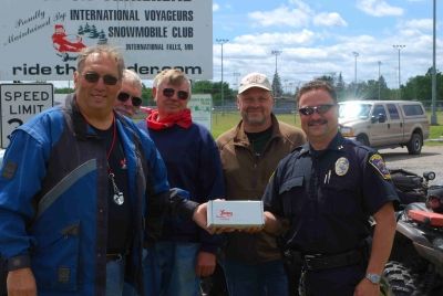 Larry Koch presents Wisconsin Chees to IFPD