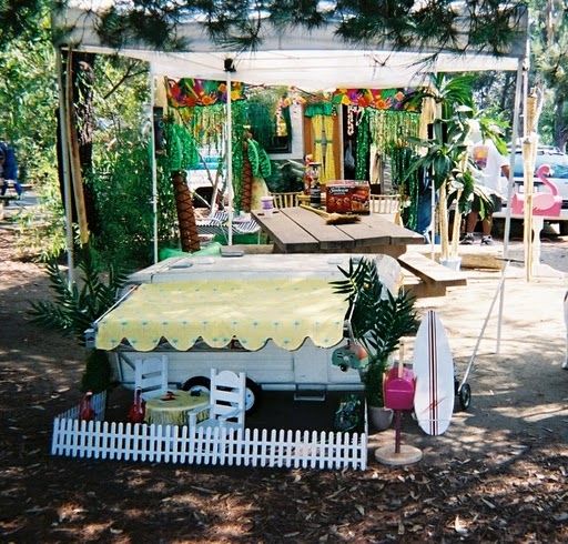 Another decorated trailer