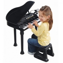 Child toy piano teaches musical appreciation
