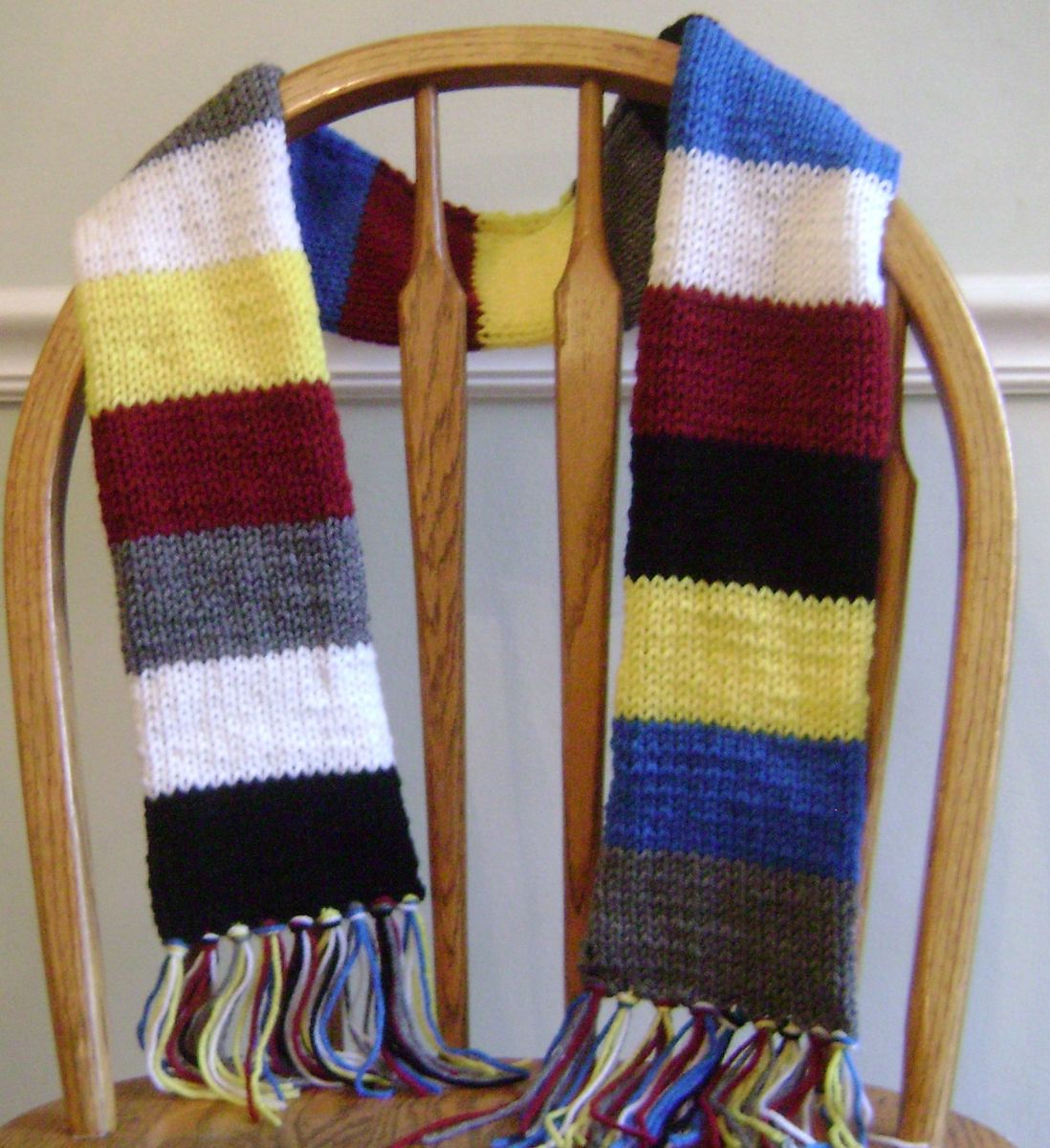 Tubular scarf in the faction colors from the novel "Divergent"