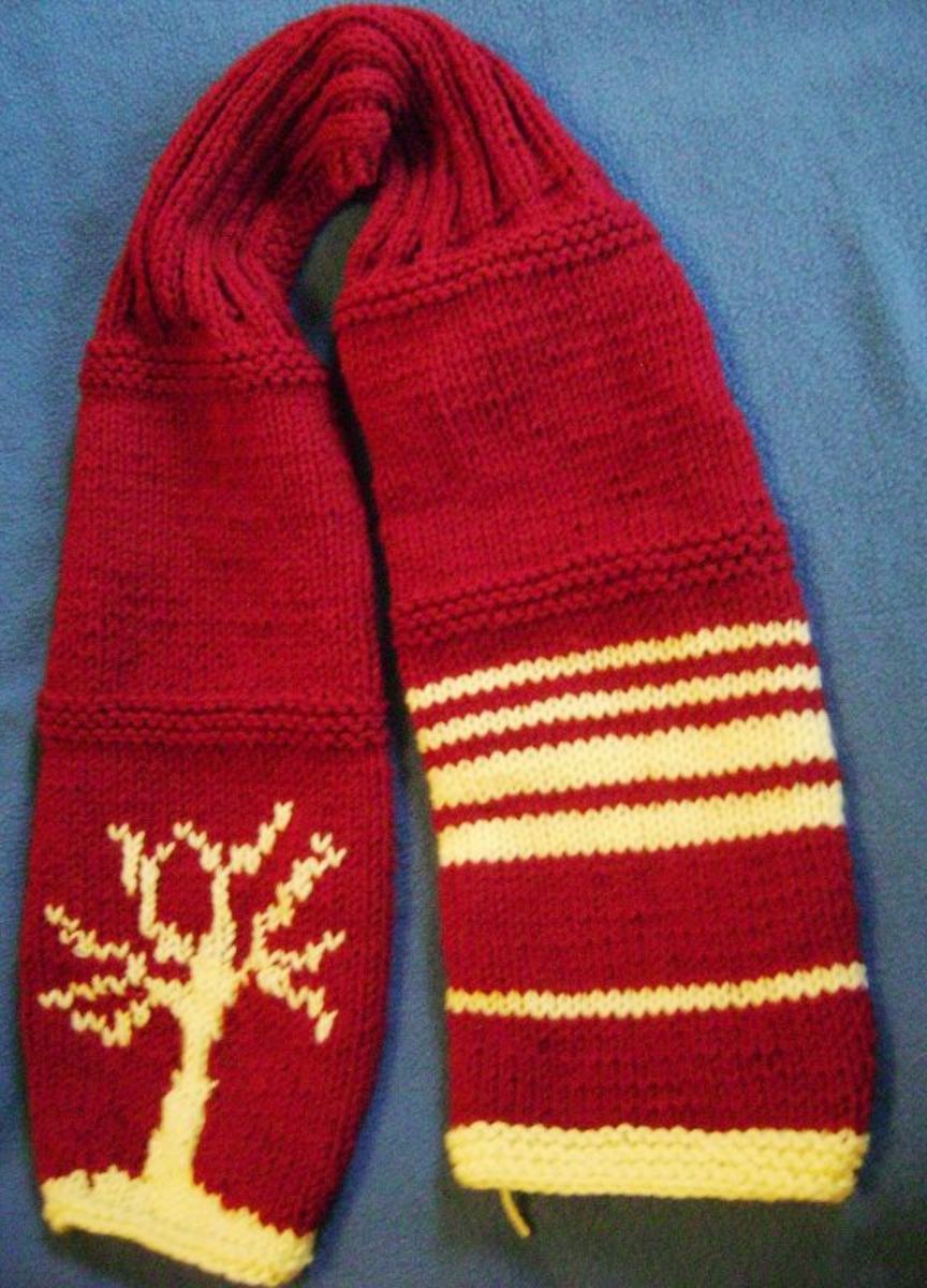 Shaped scarf with stripes and duplicate-stitched tree
