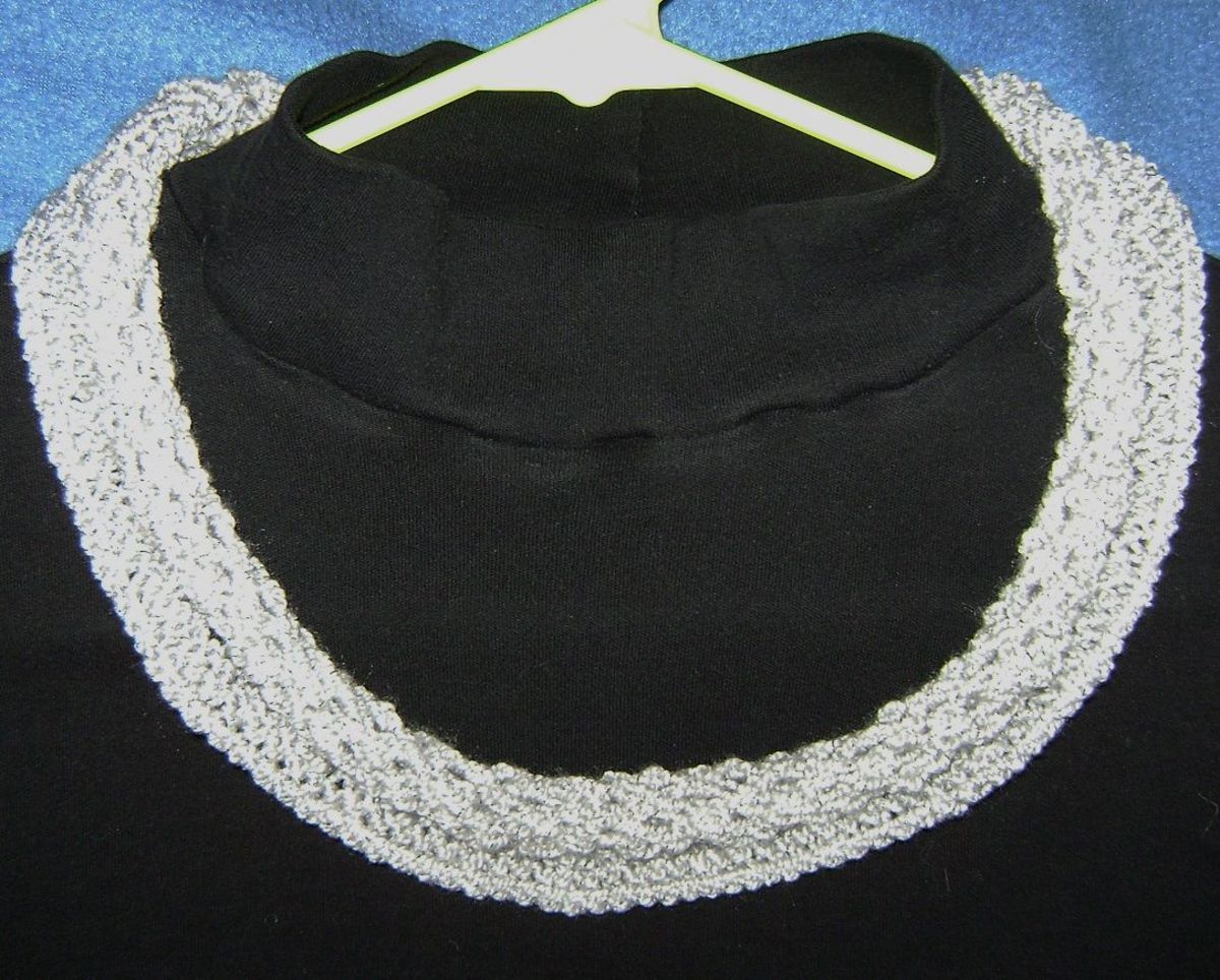 Lace cowl collar in Vanna's Glamour yarn
