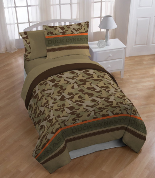 Duck Dynasty's Camo Logo Stripe Comforter, Twin