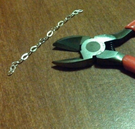 First, cut 2 inches of chain.