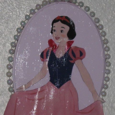 A girl's princess plaque craft project
