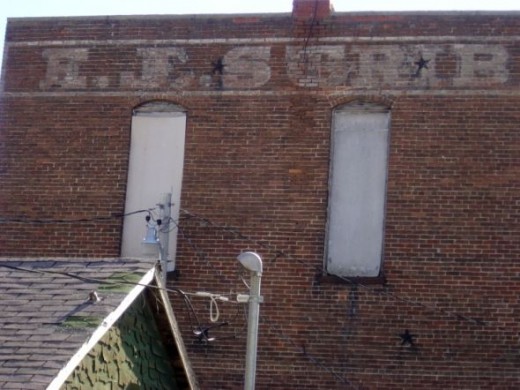 Veryirie sent me this ghost sign in her hometown in Missouri. Visit her Squidoo profile:  http://www.squidoo.com/lensmasters/veryirie