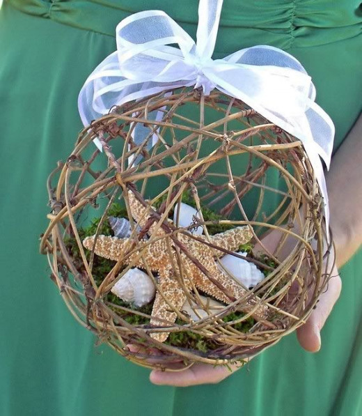 Christmas decoration of vine globe with shells 