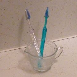 How to reuse old toothbrushes around the house