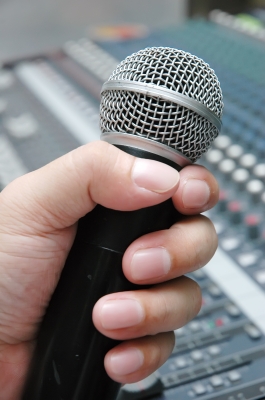 Learn how to hold the microphone correctly