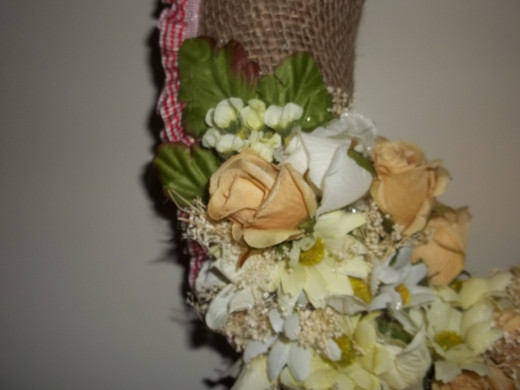 Left side of the wreath showing the flower design