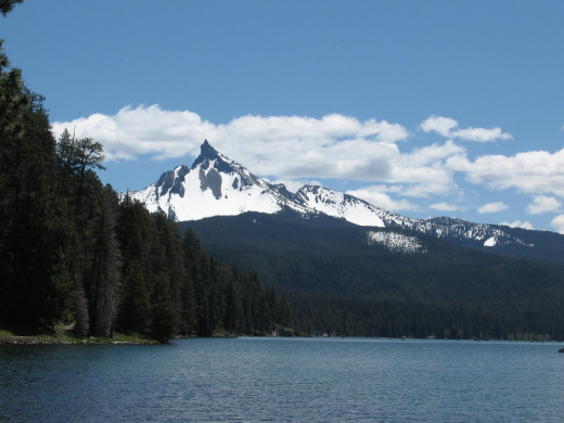 Looking south east at Mt. Thielsen