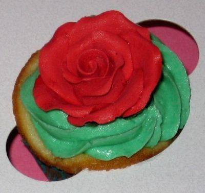 Alice in Wonderland Themed Cupcakes by Meringue Bake Shop