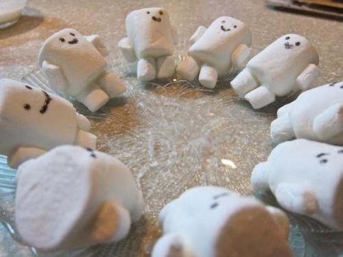 I found these sweet little Adipose figures on several web sites.  They are easy to make and perfect for a Doctor Who movie treat.  Don't eat too many, they are sweet!
