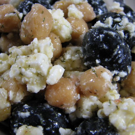 Chickpea Salad with Black Olives and Feta