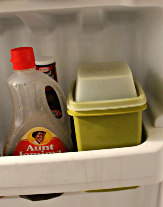 Easily fits on the fridge door.