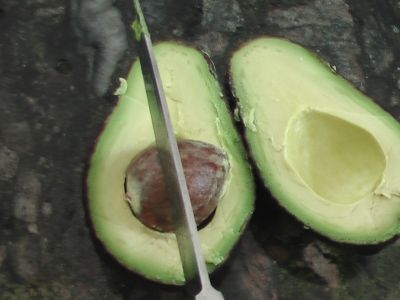 Getting the seed out of an avacado for making guacamole
